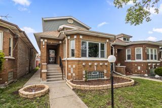 8114 S Paxton Avenue, Chicago, IL 60617