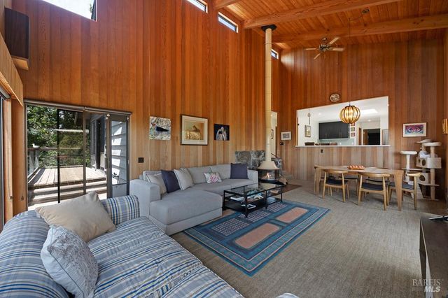 37275 Glennen Dr, Gualala, CA 95445