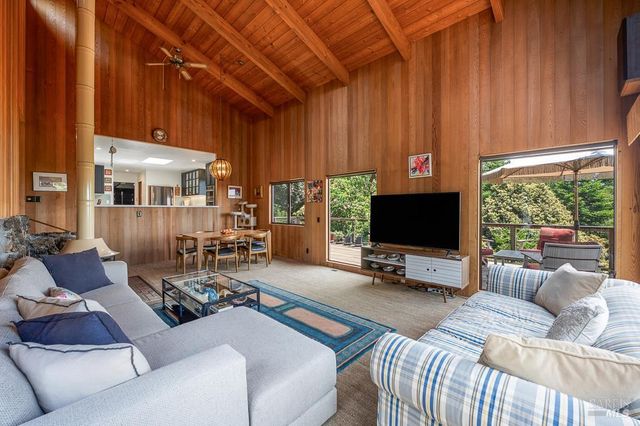 37275 Glennen Dr, Gualala, CA 95445