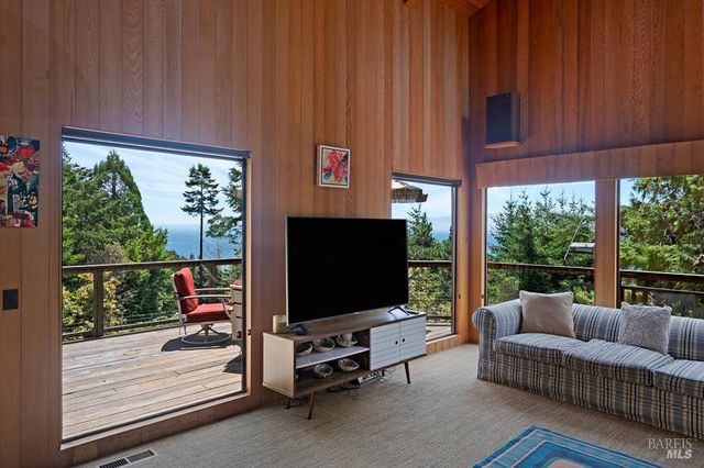 37275 Glennen Dr, Gualala, CA 95445