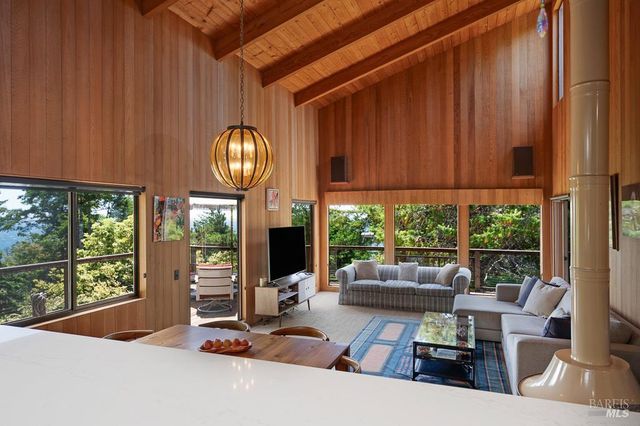 37275 Glennen Dr, Gualala, CA 95445