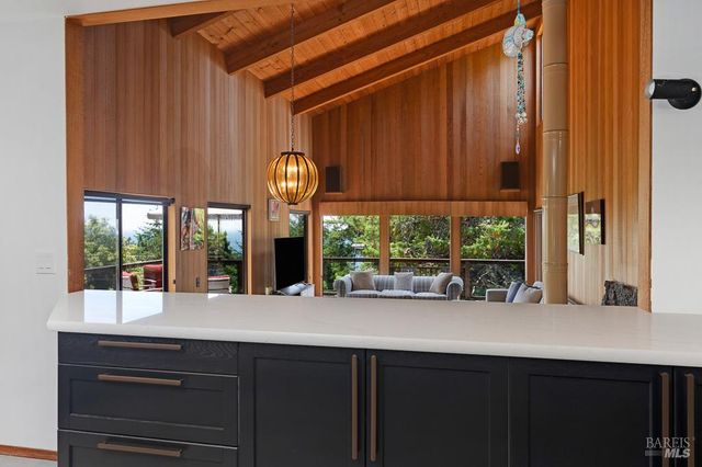 37275 Glennen Dr, Gualala, CA 95445