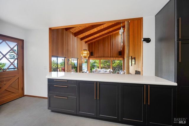 37275 Glennen Dr, Gualala, CA 95445