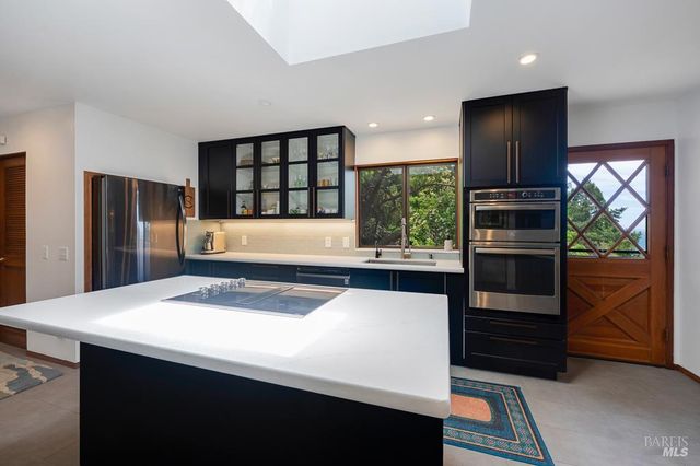 37275 Glennen Dr, Gualala, CA 95445