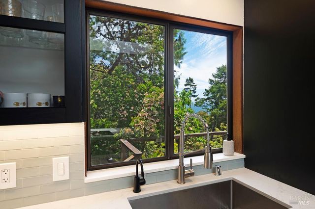 37275 Glennen Dr, Gualala, CA 95445