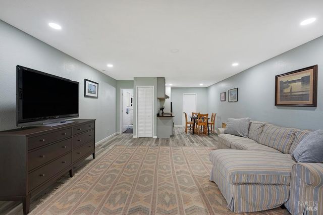 37275 Glennen Dr, Gualala, CA 95445