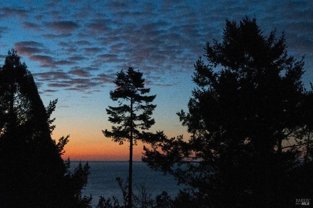 37275 Glennen Dr, Gualala, CA 95445