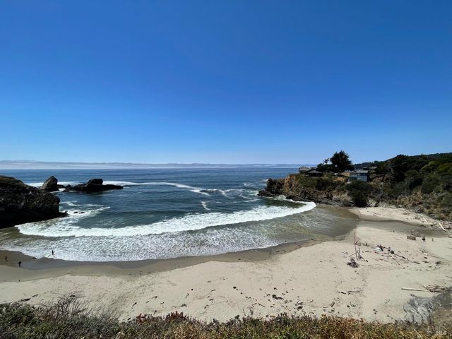 37275 Glennen Dr, Gualala, CA 95445