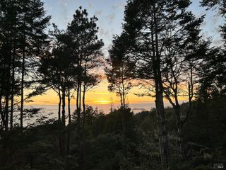 37275 Glennen Dr, Gualala, CA 95445