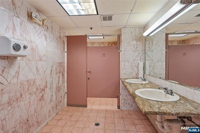 1 Ridgewood Avenue LL-8, Ridgewood, NJ 07450