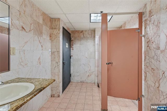 1 Ridgewood Avenue LL-8, Ridgewood, NJ 07450