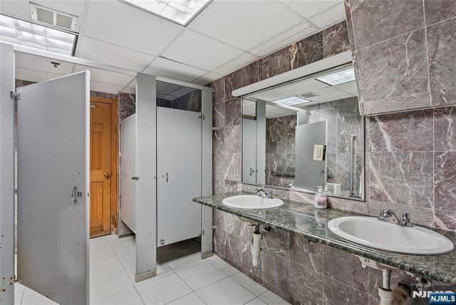 1 Ridgewood Avenue LL-8, Ridgewood, NJ 07450