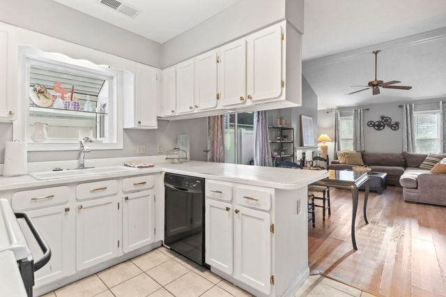 811 9th Ave. S, North Myrtle Beach, SC 29582