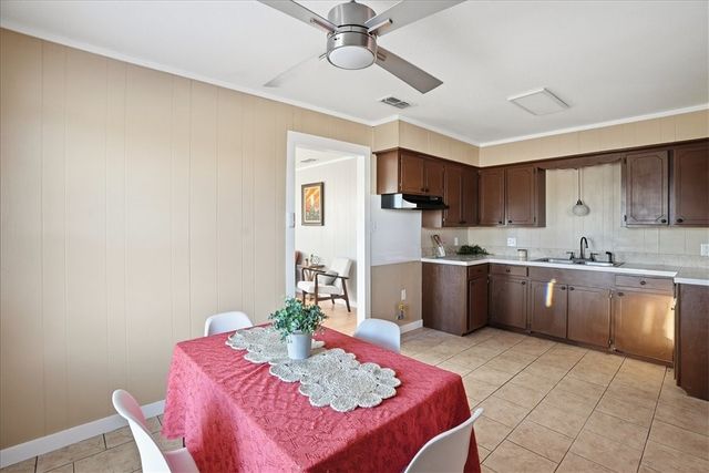 300 Nayer St, Alice, TX 78332