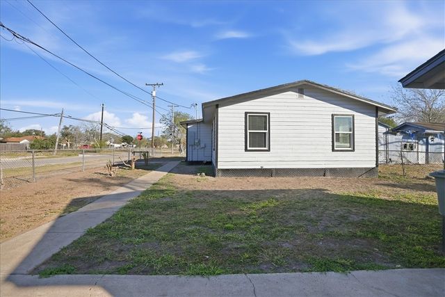 300 Nayer St, Alice, TX 78332