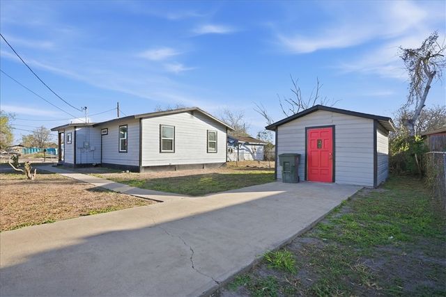 300 Nayer St, Alice, TX 78332