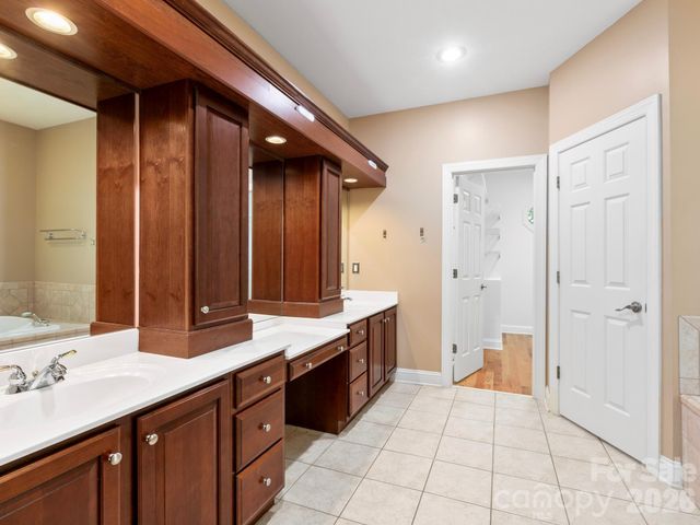 7 Round Robin Lane, Mills River, NC 28759