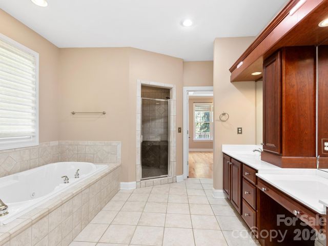 7 Round Robin Lane, Mills River, NC 28759