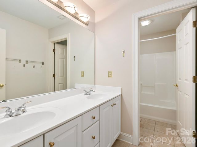 7 Round Robin Lane, Mills River, NC 28759
