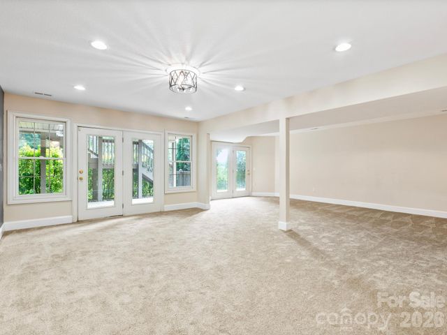 7 Round Robin Lane, Mills River, NC 28759