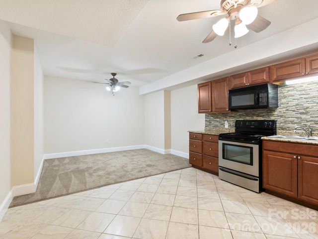 7 Round Robin Lane, Mills River, NC 28759