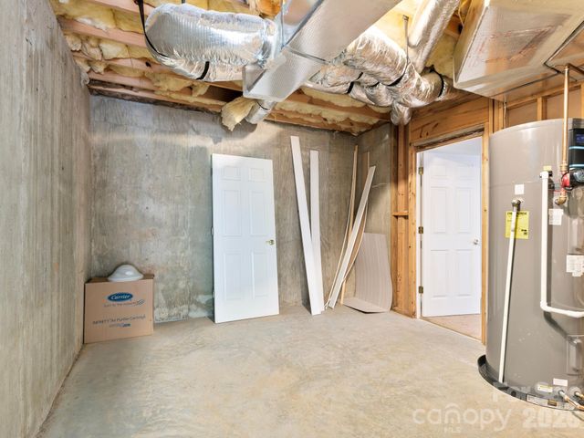 7 Round Robin Lane, Mills River, NC 28759