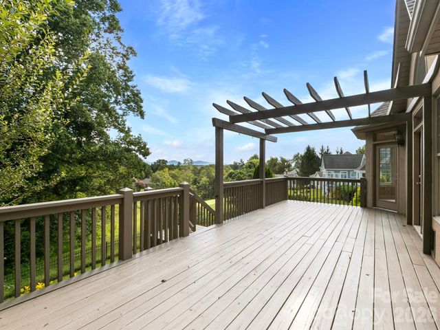 7 Round Robin Lane, Mills River, NC 28759