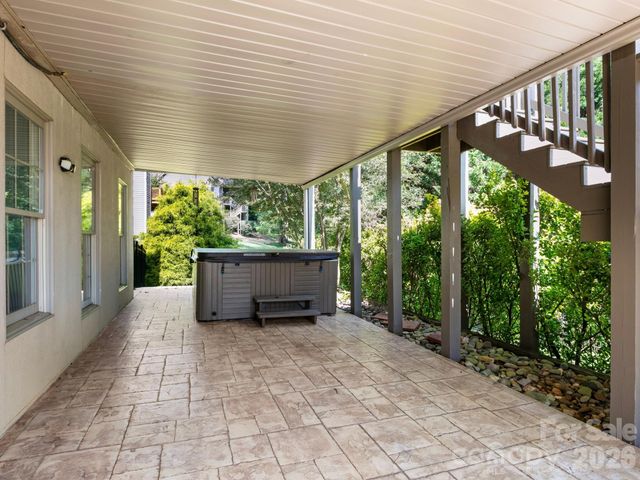 7 Round Robin Lane, Mills River, NC 28759