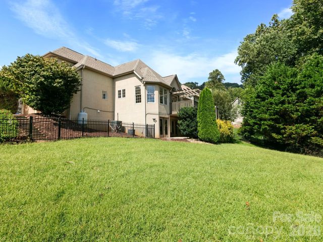 7 Round Robin Lane, Mills River, NC 28759