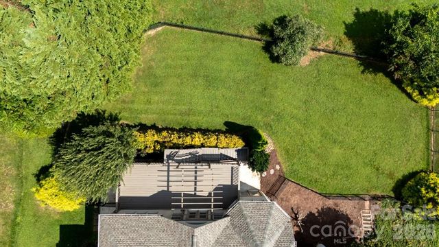 7 Round Robin Lane, Mills River, NC 28759