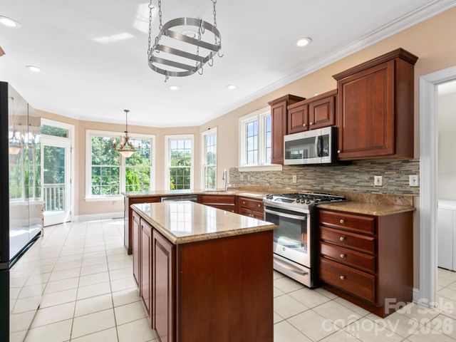 7 Round Robin Lane, Mills River, NC 28759