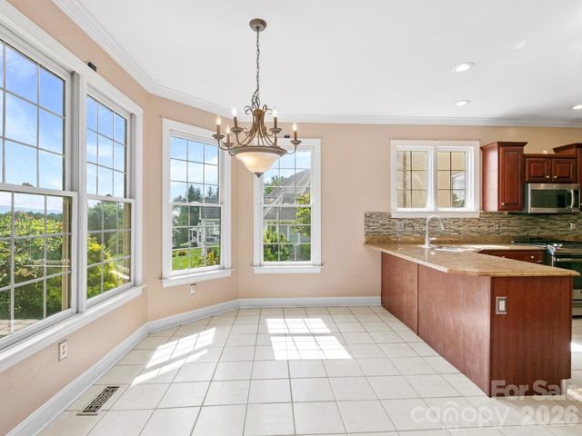 7 Round Robin Lane, Mills River, NC 28759