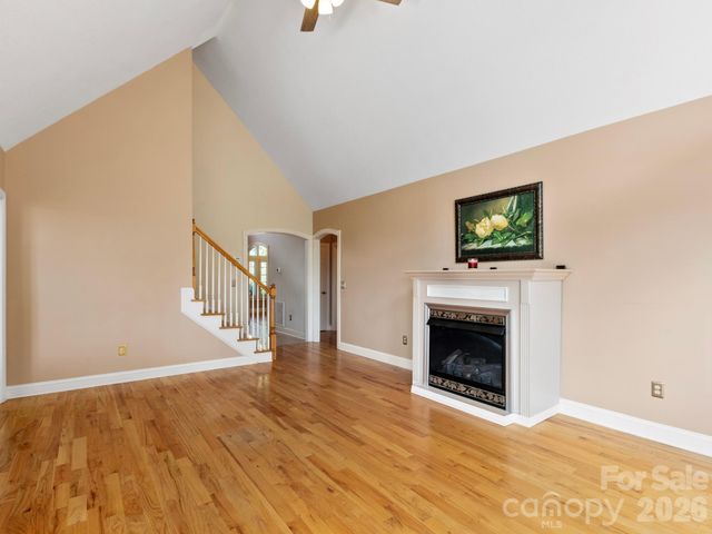 7 Round Robin Lane, Mills River, NC 28759
