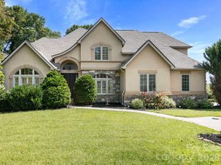 7 Round Robin Lane, Mills River, NC 28759