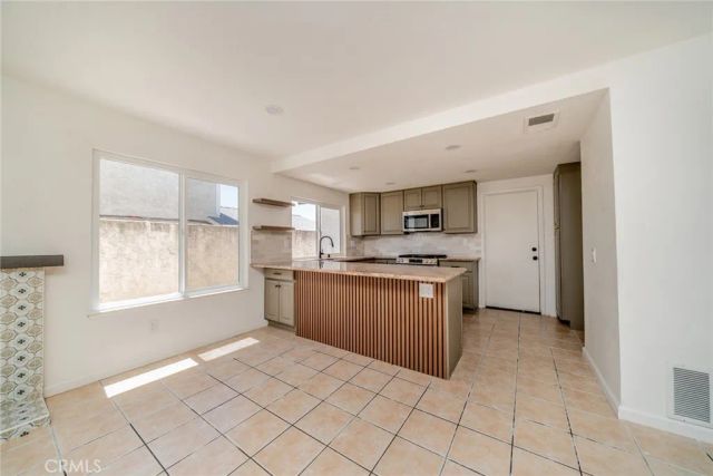 6239 Woodpine Avenue, San Bernardino, CA 92407
