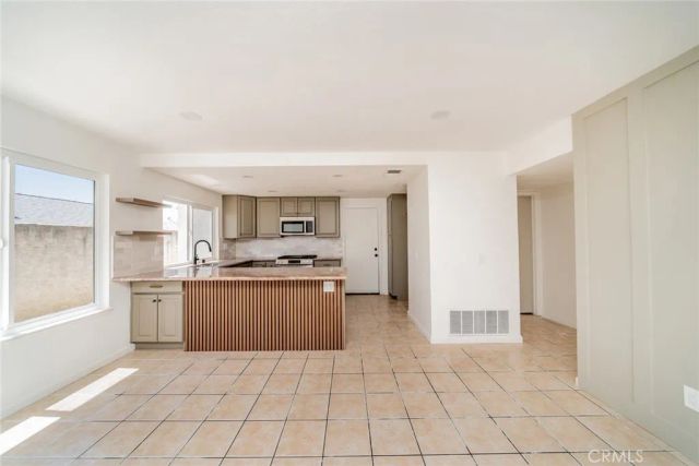 6239 Woodpine Avenue, San Bernardino, CA 92407