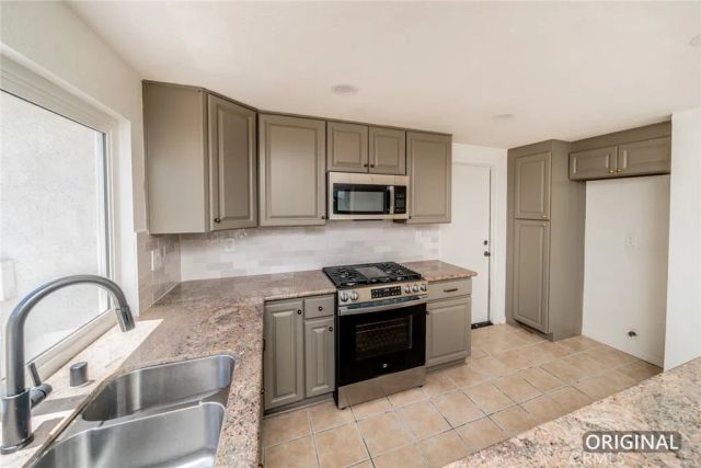 6239 Woodpine Avenue, San Bernardino, CA 92407