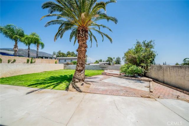 6239 Woodpine Avenue, San Bernardino, CA 92407