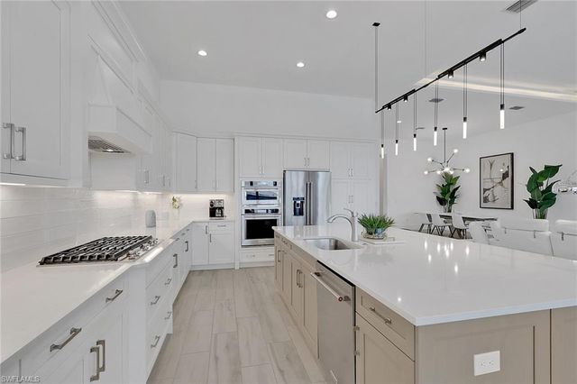 6136 Rodney Bay LN, Naples, FL 34113
