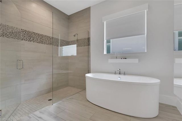 6136 Rodney Bay LN, Naples, FL 34113