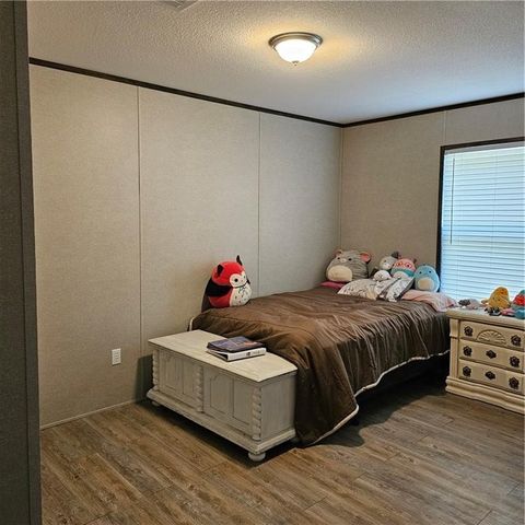 295 Griffith Dr, Rockport, TX 78382