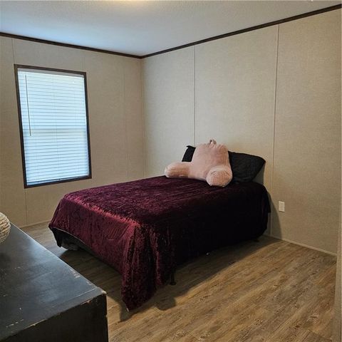 295 Griffith Dr, Rockport, TX 78382