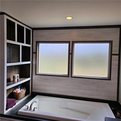 295 Griffith Dr, Rockport, TX 78382