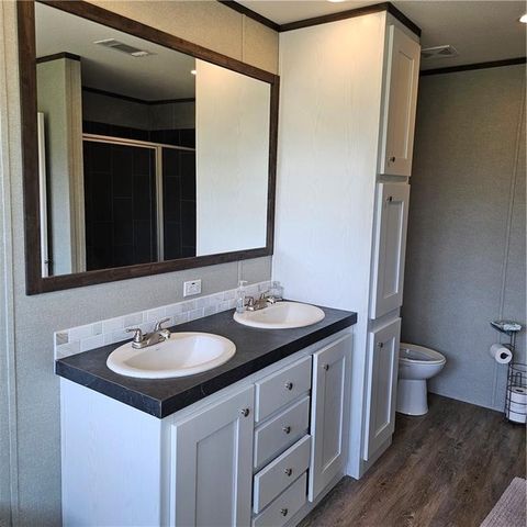 295 Griffith Dr, Rockport, TX 78382