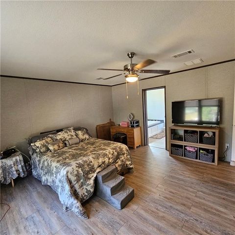 295 Griffith Dr, Rockport, TX 78382