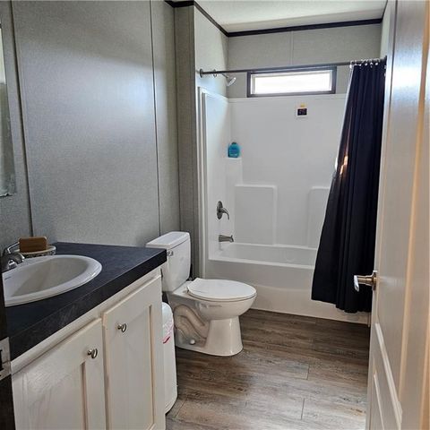 295 Griffith Dr, Rockport, TX 78382