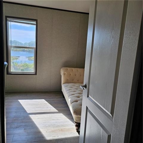 295 Griffith Dr, Rockport, TX 78382