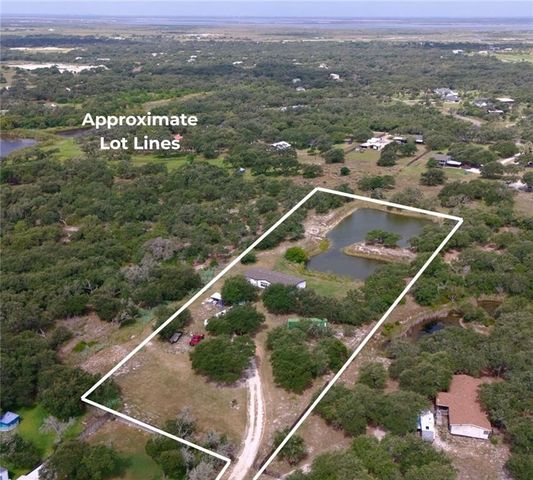 295 Griffith Dr, Rockport, TX 78382