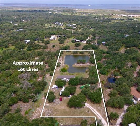 295 Griffith Dr, Rockport, TX 78382