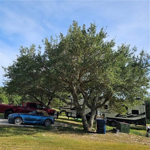 295 Griffith Dr, Rockport, TX 78382